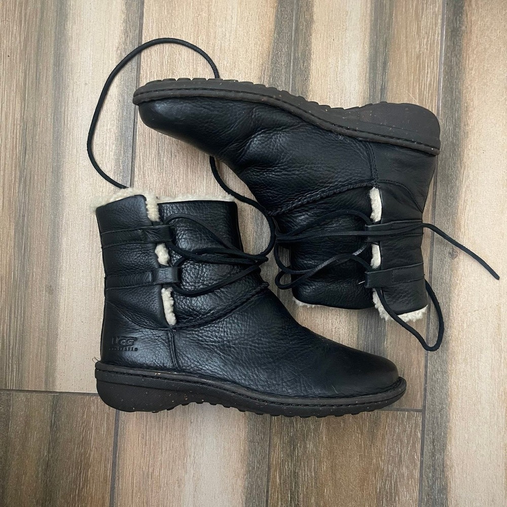 Ugg Caspia Black Leather Sherling Lace Up Ankle Boots